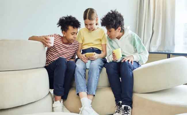 الإعلام الرقمي خطر كبير على صحة المراهقين النفسية...نصائح طبيبة