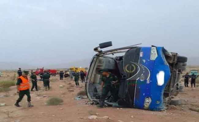 فاجعة مرورية تخلف 5 قتلى و22 مصابا بالنعامة
