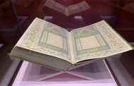 مولوجي تمنح شيخ الزاوية البكرية النسخة النادرة من المصحف العثماني...