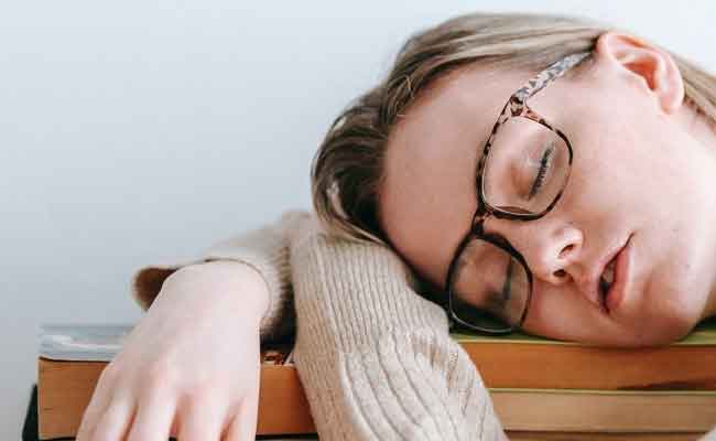علاج الخمول والتعب والرغبة الشديدة في النوم...طبّقيه فوراً