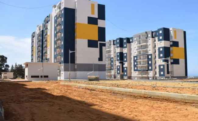 وزير السكن يأمر بتسريع وتيرة تشييد المراكز التجارية بأحياء