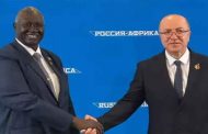 الوزير الأول يجري محادثات مع مسؤول سوداني