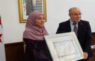 تكريم بلمهدي للفائزتين بمسابقات عالمية لحفظ القرآن