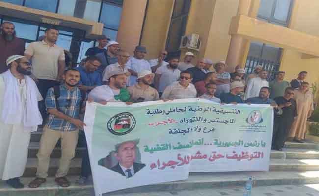احتجاج حاملو شهادتي الماجستير والدكتوراه الأجراء بالجلفة
