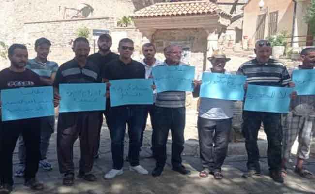 احتجاج عمال متحف المقراني ببرج بوعريريج