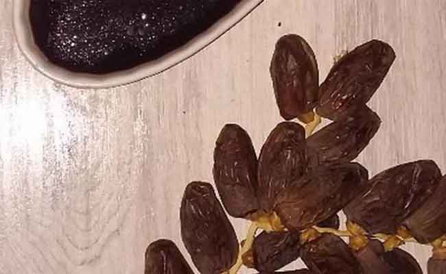 اتلاف 50 قنطارا من التمر في ورشة سرية لإنتاج