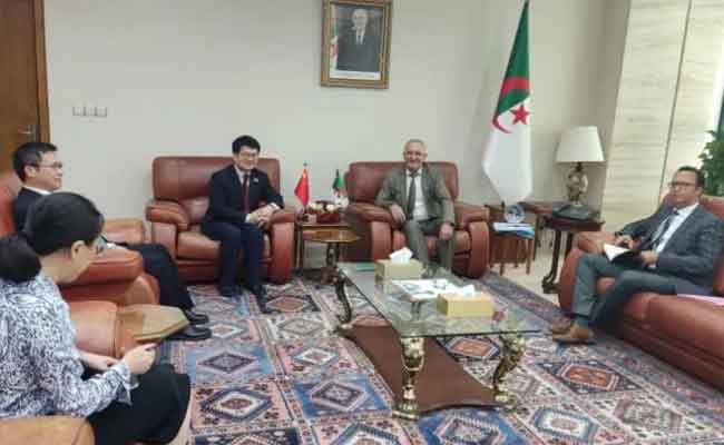 وزير المالية يتباحث مع السفير الصيني لترقية الإستثمارات وتعزيز التجارة البينية