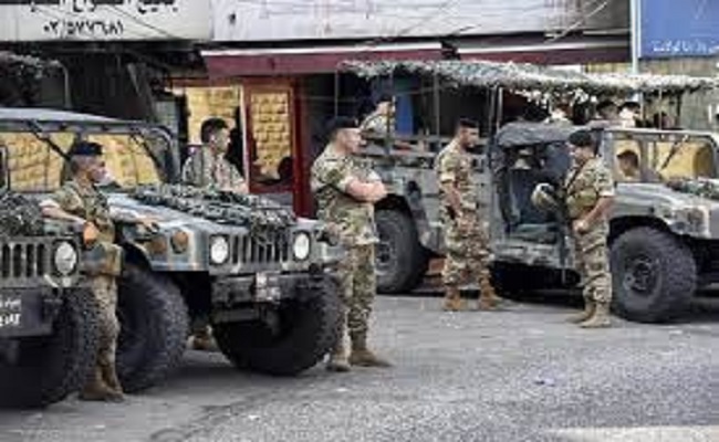 لبنان يعلن إحباط محاولة اختراق مئات السوريين للحدود