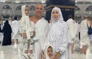 تزامنا مع ذكرى المولد النبوي...جنات تؤدي مناسك العمرة برفقة أسرتها الصغيرة