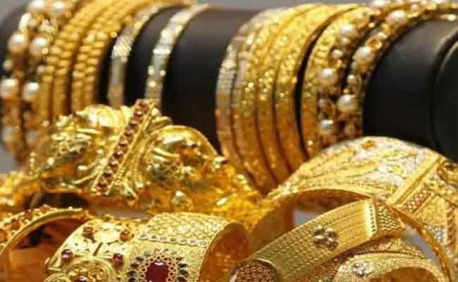 الإطاحة بأربعة أشخاص سرقوا مجوهرات سيدة ببوشاوي