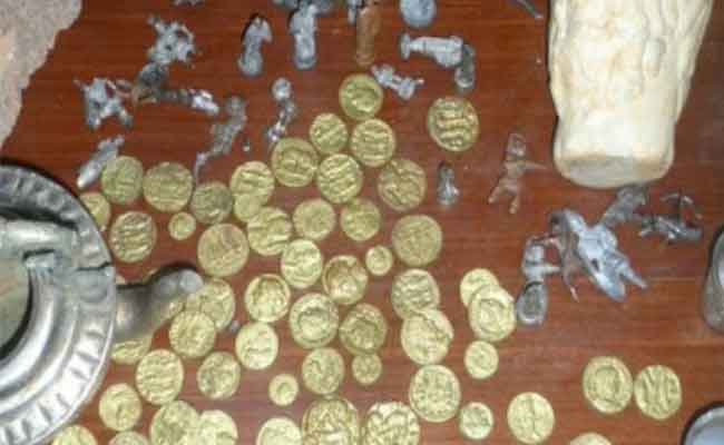 استرجاع قطع نقدية ذهبية أثرية أصيلة بقالمة...