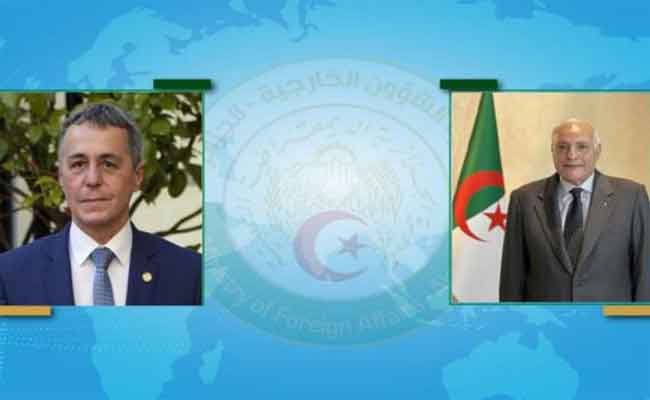 الجزائر تعرب عن