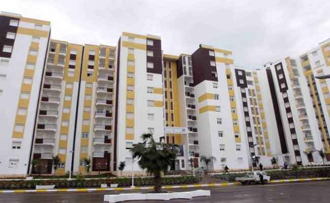 مباشرة عمليات توزيع سكنات