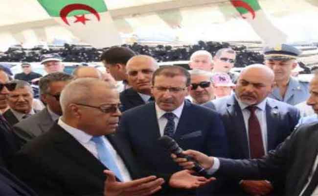 وزير الصناعة يتفقد مشروع انجاز مصنع تحويل الخضر و الفواكه بالطاهير