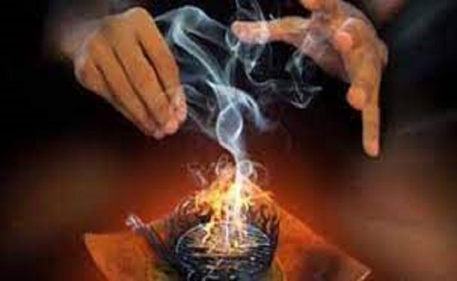 مشعوذة وعشيقها يسلبان امرأة مجوهرات ويبيعانها في الطارف