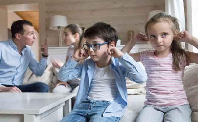 7 أخطاء مدمرة يرتكبها الآباء في حق أبنائهم...بعد الطلاق!