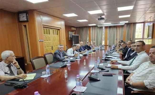 بداري يعقد لقاء عمل مع ممثلي التنظيمات الطلابية