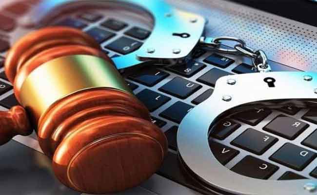 تعليق على الفايس بوك يتسبب في إدانة