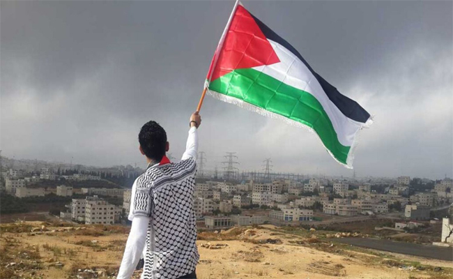 ثلة من الشعراء الجزائريين يحيون أمسية شعرية تضامنا مع أهل غزة...