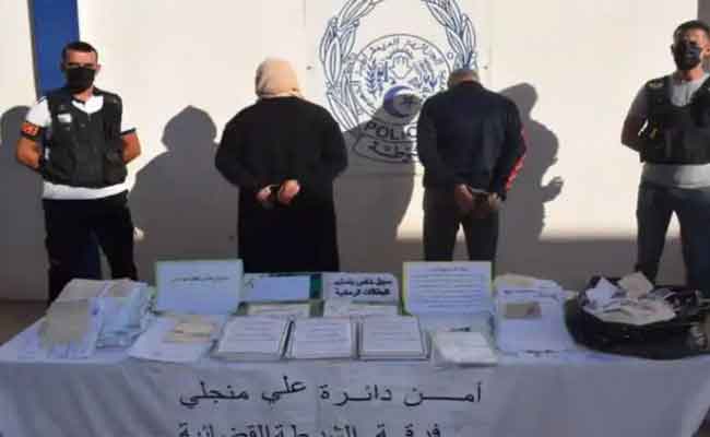 تفكيك عصابة إجرامية تحترف المتاجرة في بطاقات رمادية مزوّرة بقسنطينة