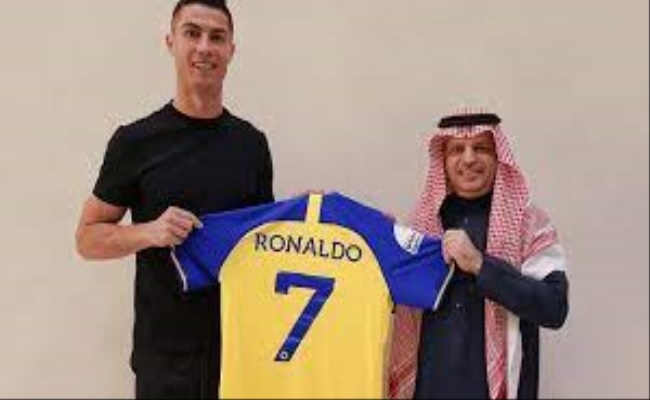 رونالدو سيمدد تعاقده مع النصر حتى 2027...