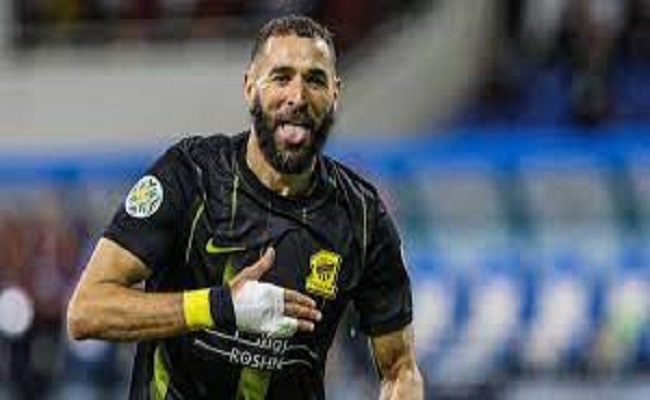 حقيقة رحيل كريم بنزيما عن نادي الاتحاد السعودي...
