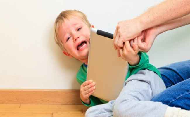 متى تنتهي فترة العناد عند الأطفال؟