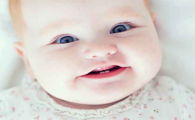 ابتسامة مولودك...أولى علامات صحته النفسية والجسدية