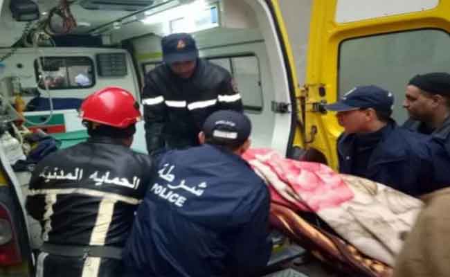 انتشال جثة ثلاثيني من تحت الأنقاض بعد انهيار للتربة في برج بوعريريج