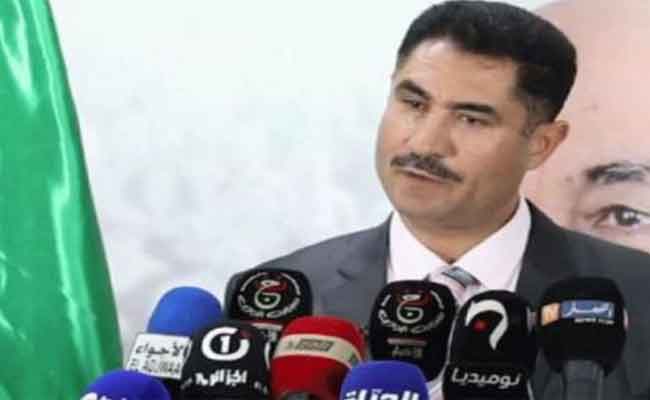 لعقاب يعرض مشروع قانون نشاط الصحافة المكتوبة والالكترونية