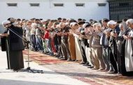 الجزائريون يؤدون صلاة الاستسقاء