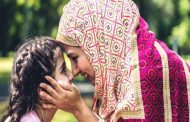 دور الأم في تربية البنات له قواعده وتفاصيله