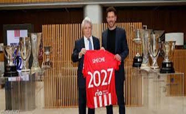 سيميوني يمدّد عقده مع أتلتيكو مدريد حتى عام 2027...