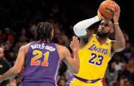 NBA ليبرون جيمس يقود لوس أنجلوس ليكرز للفوز على فينيكس صنز...
