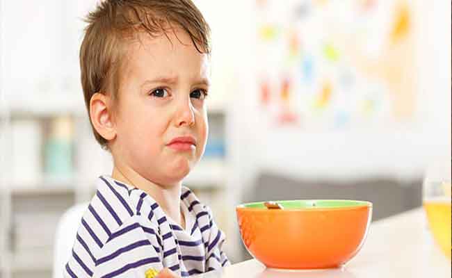 أسباب رفض الطفل لتناول الطعام وكيفية مساعدته...