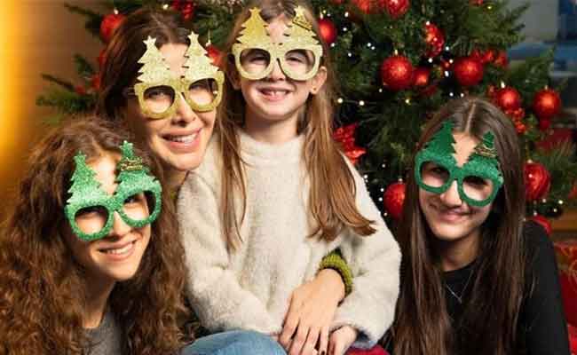 العيد عيدين...نانسي عجرم تحتفي بالكريسماس وعيد ميلاد زوجها برفقة بناتها الثلاثة