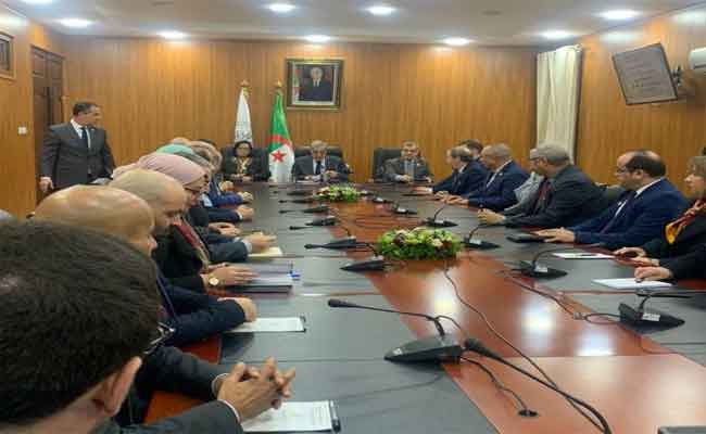 العرباوي ينصب ربيعة خرفي رئيسا جديدا للمجلس الوطني الإقتصادي والإجتماعي والبيئي
