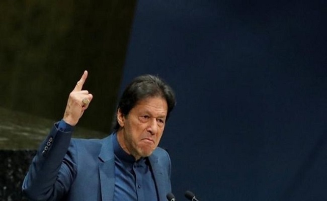 عمران خان يغادر السجن