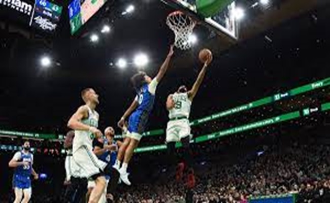 NBA سيلتيكس يهزم ماجيك ليحقق انتصاره الـ 14 تواليًا على أرضه...