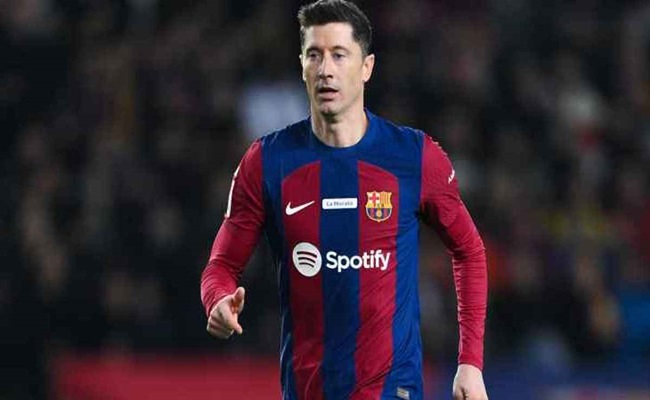 برشلونة يحاول تعديل عقد ليفاندوفسكي...