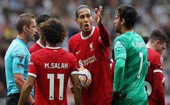 إيقاف نجم ليفربول مباراة إضافية...