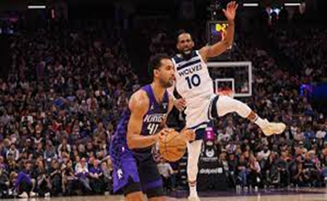 NBA  أنتوني إدواردز يقود تمبرولفز للفوز على كينغز...