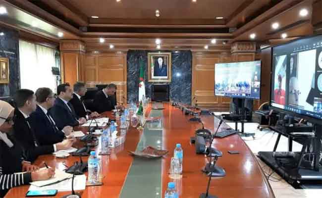 عرقاب يجري محادثات مع وزير النفط الفنزويلي عن بعد