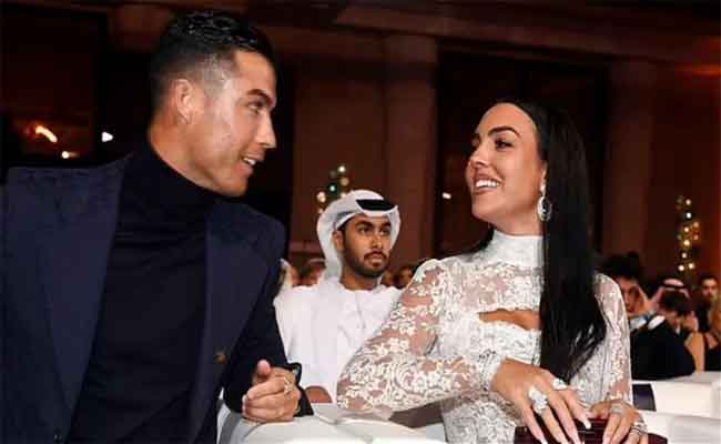 بعد حضورها حفل توزيع جوائز غلوب سوكر بدبي جورجينا رودريغز في Joy Awards 2024...