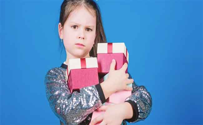 كيف تعلمين طفلك القناعة والرضا؟