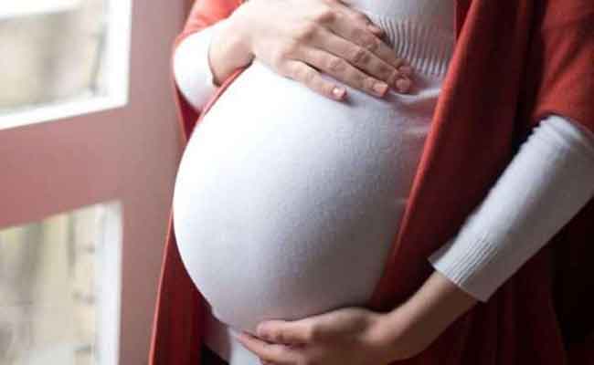 علاقة صغر حجم البطن بحجم الجنين ومتى تقلق الحامل؟