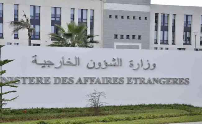الجزائر تعرب عن