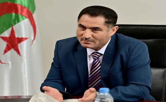 لعقاب يبرز تأثير التكنولوجيا على عناصر العملية الإعلامية
