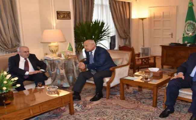 لعمامرة يتباحث مع الأمين العام لجامعة الدول العربية الأزمة في السودان