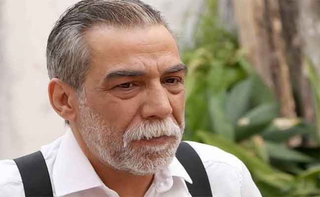 أيمن رضا يتعرض للسرقة ويطلب من الجمهور المساندة...